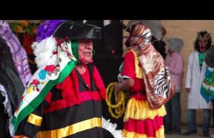 (VIDEO) Xantolo: el ritual, la luz, el color, las comparsas, el festejo de la muerte