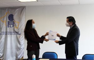 IPAC dona paquetes de libros para estudiantes del Cobach