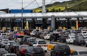 Extiende EU restricción a tránsito terrestre en frontera con México