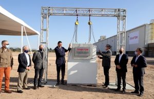 Colocan primera piedra de ampliación de la planta Draxton en SLP
