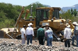 Entrega SEDARH semilla de maíz forrajero y maquinaria para bordos en tres municipios