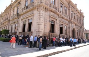 Cientos de personas acuden a casting para «Pedro Páramo» de Netflix