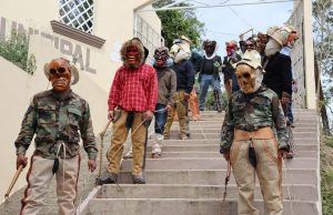INVESTIGADORES ESTADOUNIDENSES DOCUMENTAN LA TRADICIÓN DE “LOS DIABLOS” EN TANLAJÁS