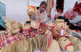 Gran escaparate de artesanías en el Parque de Morales