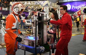 Apoya GM a jóvenes estudiantes en competencia de robótica FIRST