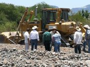 Entrega SEDARH semilla de maíz forrajero y maquinaria para bordos en tres municipios