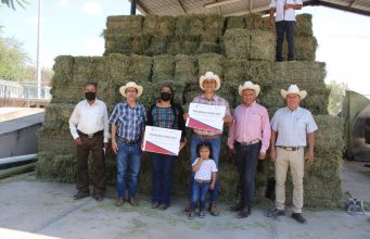Gobierno de la Capital entregó apoyos a ganaderos de Villa de Pozos