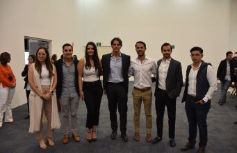 Se reúne titular de SEDECO con jóvenes emprendedores