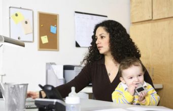 ¿MUJERES CON HIJOS SIN OPORTUNIDADES DE CRECIMIENTO PROFESIONAL?