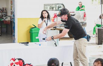 FAMILIAS DE GRANJAS DE SAN MARTÍN RECIBEN DONACIÓN DE BMW Y CARE 4 WATER