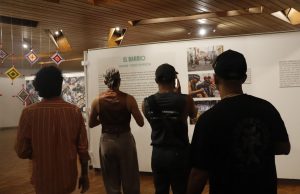 INVITAN A RECORRIDO GUIADO POR LA EXPOSICIÓN“DEL BARRIO AL DESIERTO”