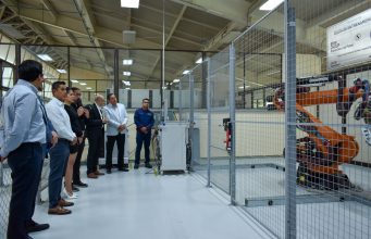 BMW Group dona robot de última generación a la Universidad Tecnológica de San Luis Potosí