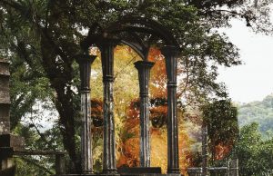 Arte, historia y surrealismo se unen en la premier de Leonora en el Jardín Escultórico Edward James
