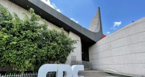 VISITA GUIADA POR LA EXPOSICIÓN «MEREZCO LA TIERRA QUE PISO» CON SU AUTORA, LA LUPITA
