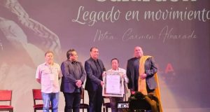 RECIBE CARMEN ALVARADO RECONOCIMIENTO DEL INBAL