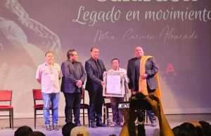 RECIBE CARMEN ALVARADO RECONOCIMIENTO DEL INBAL